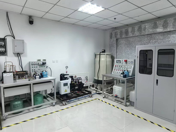 制冷與空調設備運行操作/維修人員實操設備